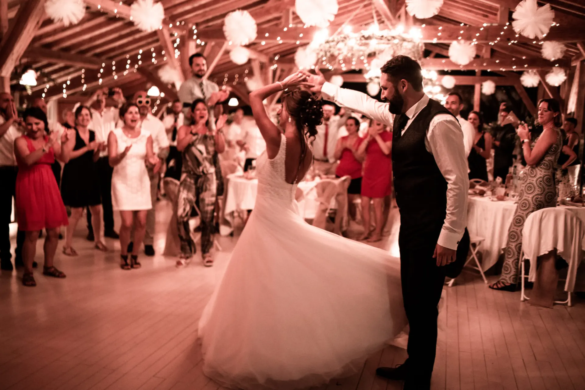 Première danse dans la grange, mariage dans le Gers