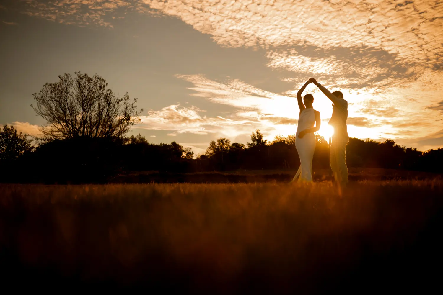 Couple au coucher du soleil