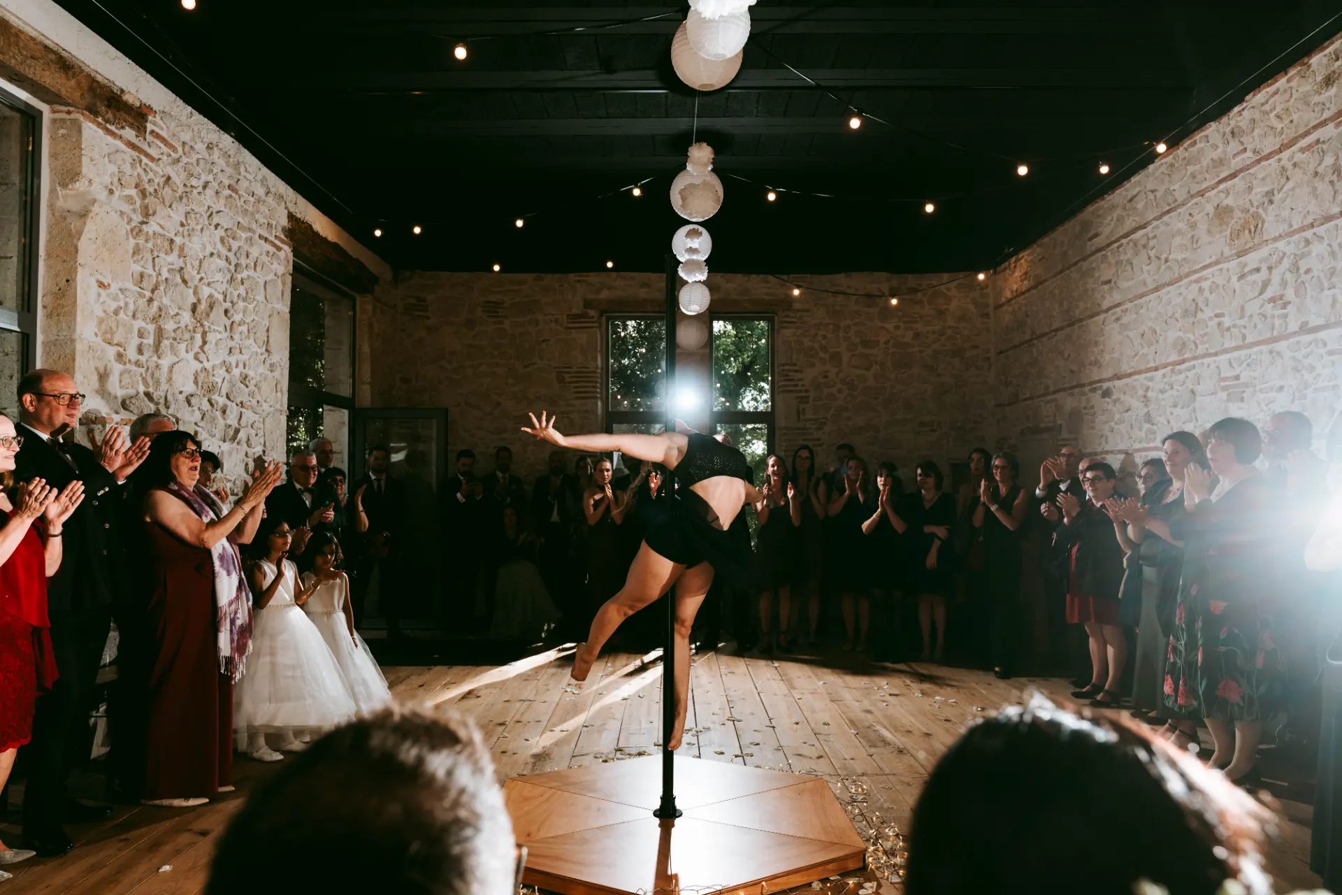 Première danse dans la salle d'un château, photographe de mariage dans le Sud-Ouest