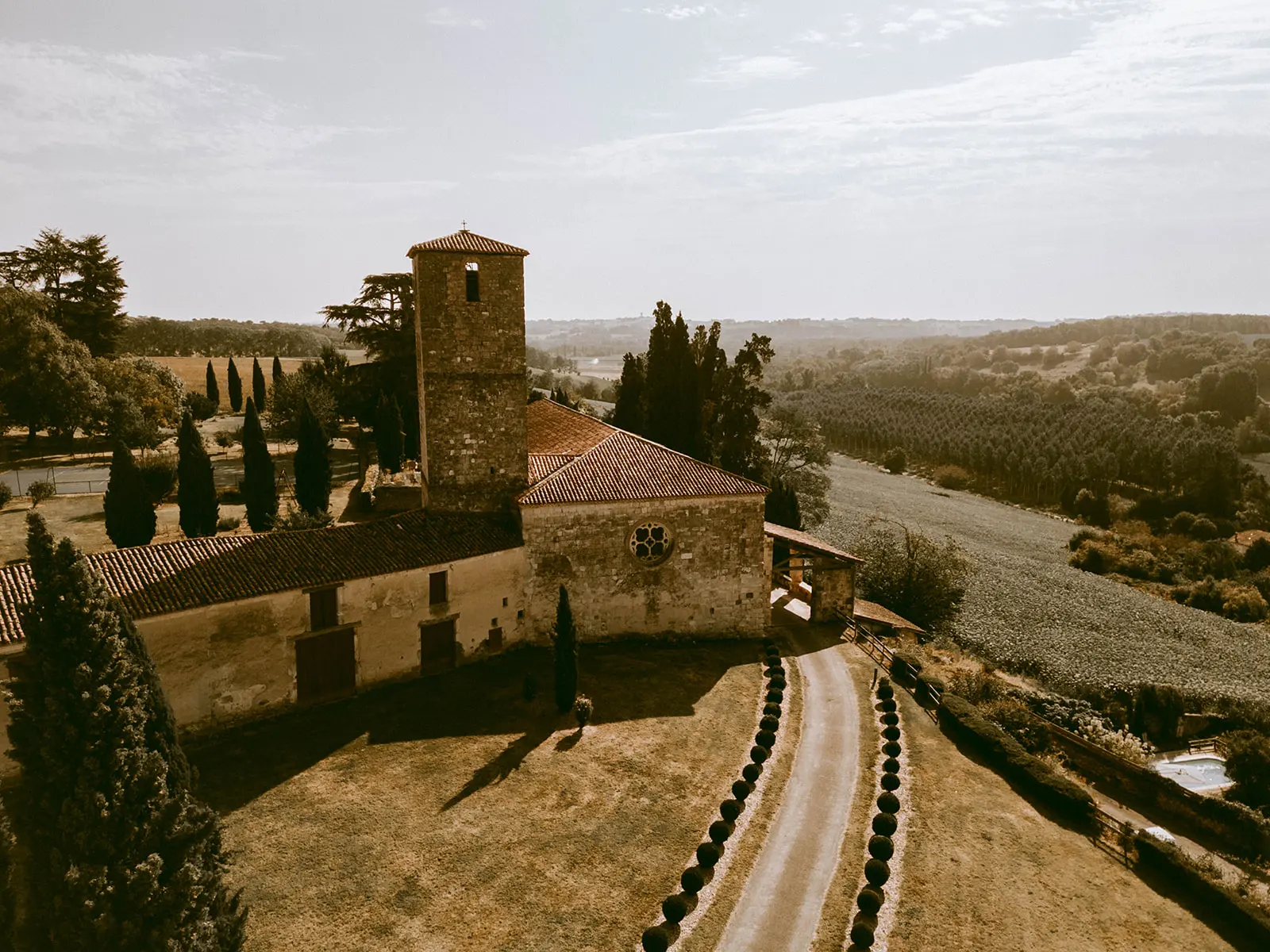 Vue aérienne d'un château du Sud-Ouest